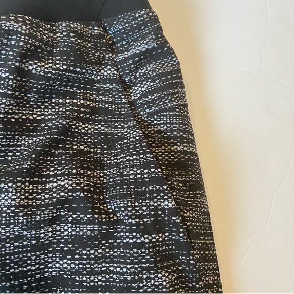 Lululemon T.H.E. Short with Luxtreme Liner 9" Size XL - Picture 6 of 12